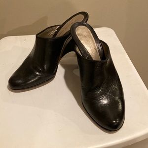 Kenneth Cole dressy wedge mule . Leather upper, tan detail on heel. 7 1/2